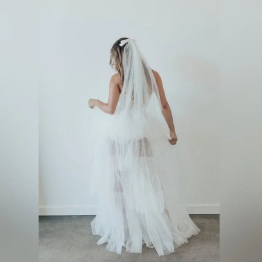 Short Wedding Veil with Bowknot